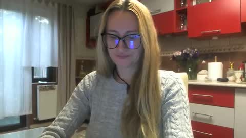 Melly online show from 09/30/25, 07:02