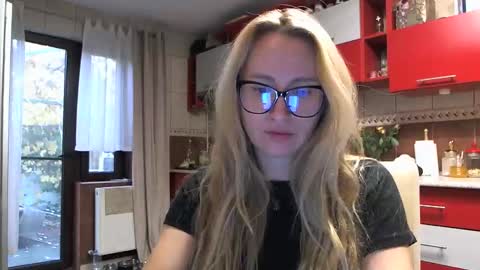 Melly online show from 10/21/25, 06:14