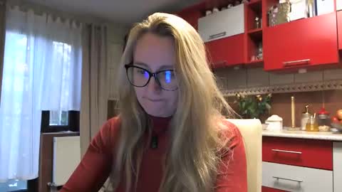 Melly online show from 10/22/25, 06:24