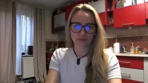 Melly online show from 10/23/25, 07:07