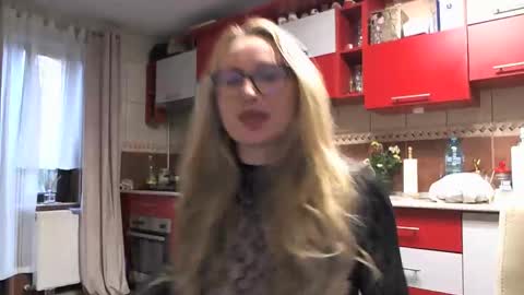 Melly online show from 10/27/25, 07:12