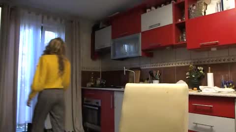 Melly online show from 10/29/25, 08:16