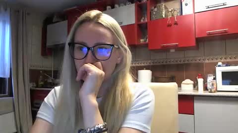 Melly online show from 01/12/26, 07:24