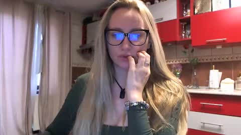 Melly online show from 03/06/26, 07:27