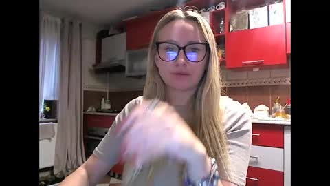 Melly online show from 03/31/26, 07:09