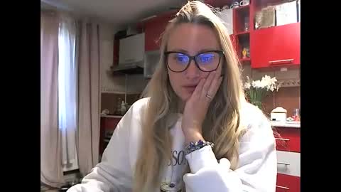 Melly online show from 04/16/26, 07:31