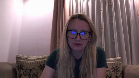 Snapshot of melly_rosey chatting on 05/10/26, 08:36 Melly online show from 05/10/26, 08:36