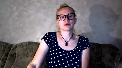 Snapshot of melly_rosey chatting on 06/14/26, 01:35 Melly online show from 06/14/26, 01:35