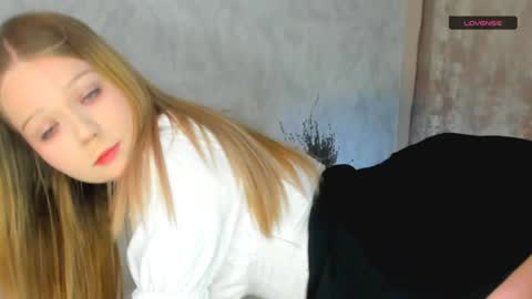 MelMooon online show from 12/02/24, 01:46