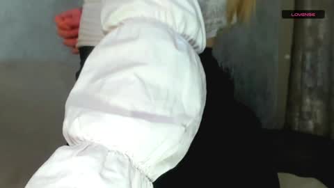 MelMooon online show from 12/18/24, 06:35