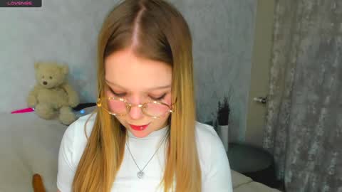 MelMooon online show from 01/17/25, 04:47