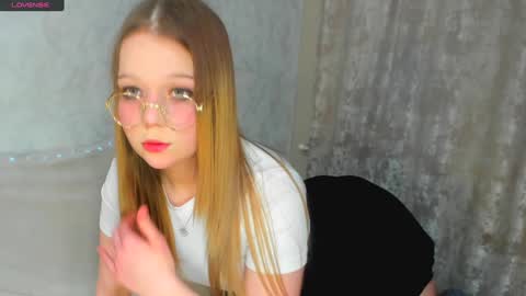 MelMooon online show from 01/27/25, 02:13