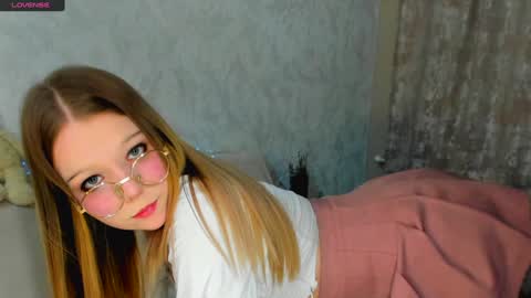 MelMooon online show from 01/28/25, 06:17