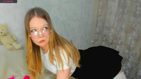 MelMooon online show from 02/03/25, 02:02