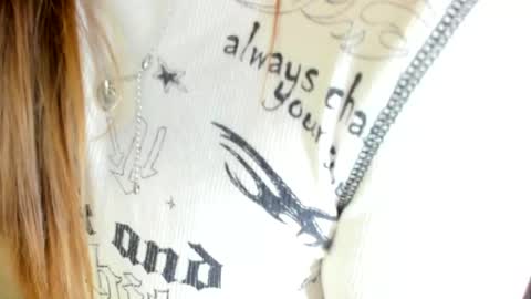 MelMooon online show from 10/04/25, 06:39