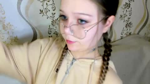 MelMooon online show from 10/07/25, 02:25