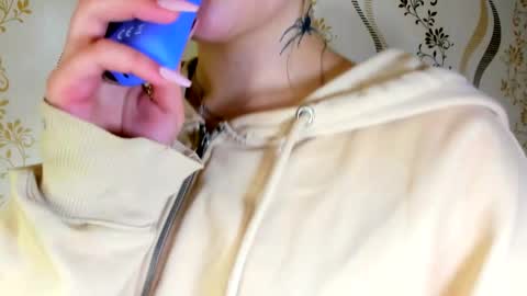 MelMooon online show from 10/14/25, 01:56