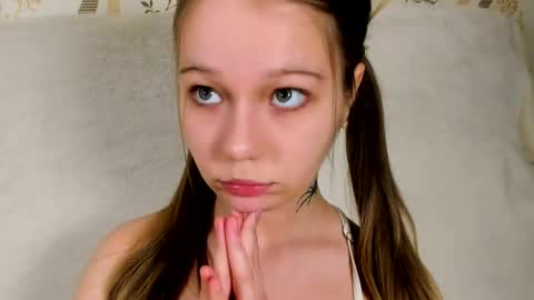 MelMooon online show from 02/15/26, 08:16