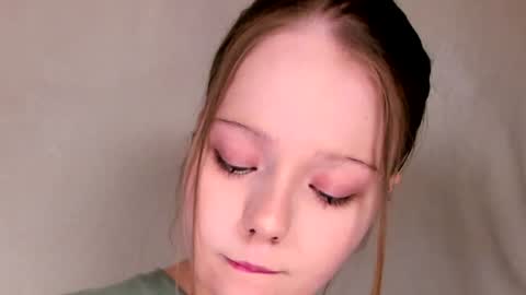 MelMooon online show from 06/08/26, 09:26
