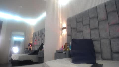 Snapshot of melo_deborah chatting on 12/02/25, 09:21 Debora online show from 12/02/25, 09:21