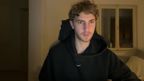 Snapshot of melodicass chatting on 12/16/25, 12:48 Melodicass online show from 12/16/25, 12:48