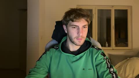 Snapshot of melodicass chatting on 12/17/25, 12:38 Melodicass online show from 12/17/25, 12:38