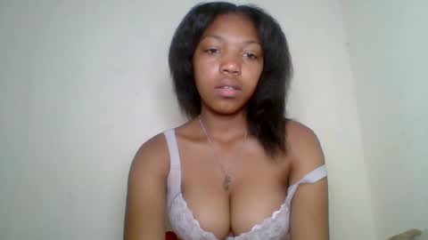 Snapshot of melodie_00 chatting on 08/04/26, 12:52 melodie_00 online show from 08/04/26, 12:52