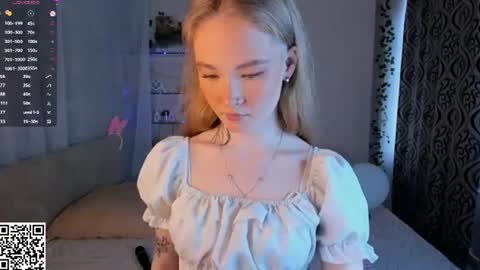 Snapshot of melodievejar chatting on 06/15/26, 04:15 melodievejar online show from 06/15/26, 04:15