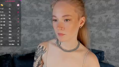 Snapshot of melodievejar chatting on 06/24/26, 04:11 melodievejar online show from 06/24/26, 04:11