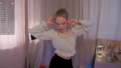 Snapshot of melodievejar chatting on 06/25/26, 05:12 melodievejar online show from 06/25/26, 05:12
