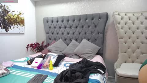 Melodi online show from 01/26/25, 01:04