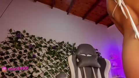 melody_cute10 online show from 02/12/25, 01:48