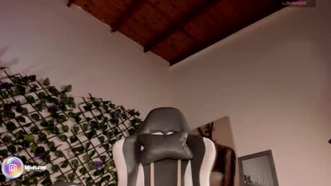 melody_cute10 online show from 02/22/25, 04:51