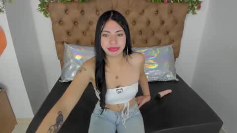 Snapshot of melody_hottt_ chatting on 01/22/25, 12:38 Melody online show from 01/22/25, 12:38