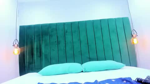 melody_kener online show from 12/22/25, 08:50