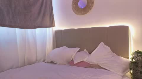 Melody and sebas online show from 04/19/26, 11:42