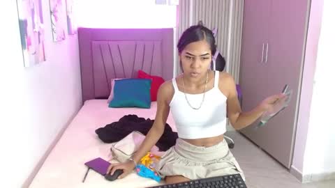 Snapshot of melody_mercy chatting on 01/15/25, 12:15 melody_mercy online show from 01/15/25, 12:15