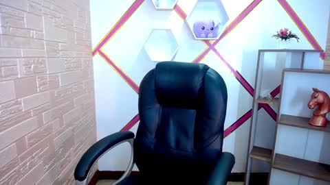 Snapshot of melody_stan chatting on 02/27/25, 06:53 I AM MELODY online show from 02/27/25, 06:53