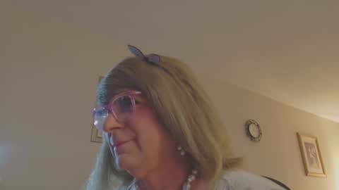 Snapshot of melodyredux_62 chatting on 09/10/25, 03:45 Melody online show from 09/10/25, 03:45