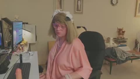 Snapshot of melodyredux_62 chatting on 10/26/25, 11:16 Melody online show from 10/26/25, 11:16