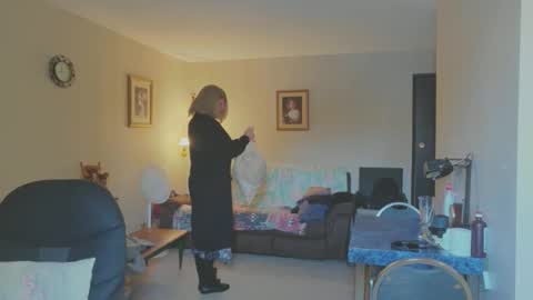 Snapshot of melodyredux_62 chatting on 12/01/25, 06:24 Melody online show from 12/01/25, 06:24