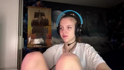 Hi Im Aria 18 years old online show from 11/12/25, 12:38