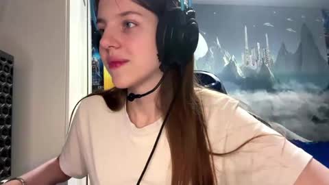 Hi Im Aria 18 years old online show from 04/19/26, 01:54