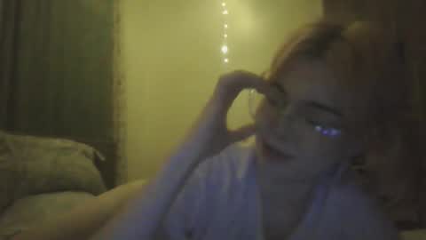 Snapshot of melted_l chatting on 10/02/25, 10:06 krinzhulya online show from 10/02/25, 10:06