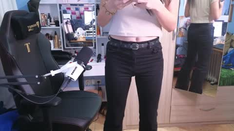 Snapshot of memikouki chatting on 01/09/25, 04:49 Megumi Aina online show from 01/09/25, 04:49