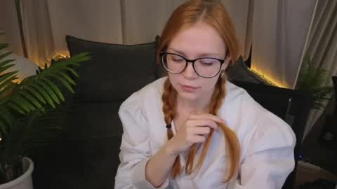 memymee_ online show from 06/08/26, 01:39