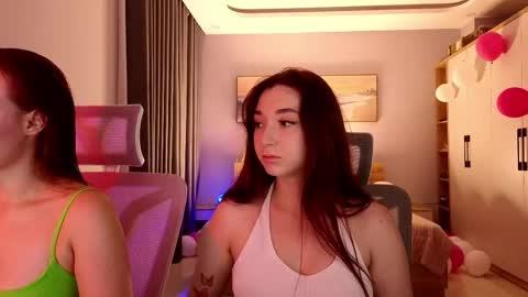 Snapshot of mencialo chatting on 05/16/26, 01:43 Mencialo online show from 05/16/26, 01:43