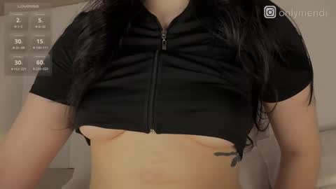 Snapshot of menndi chatting on 10/31/25, 10:05 menndi online show from 10/31/25, 10:05