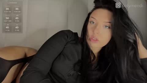 Snapshot of menndi chatting on 11/14/25, 09:08 menndi online show from 11/14/25, 09:08