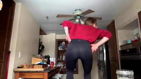 Snapshot of mentalrehab chatting on 12/22/25, 06:16 Mental Rehab online show from 12/22/25, 06:16